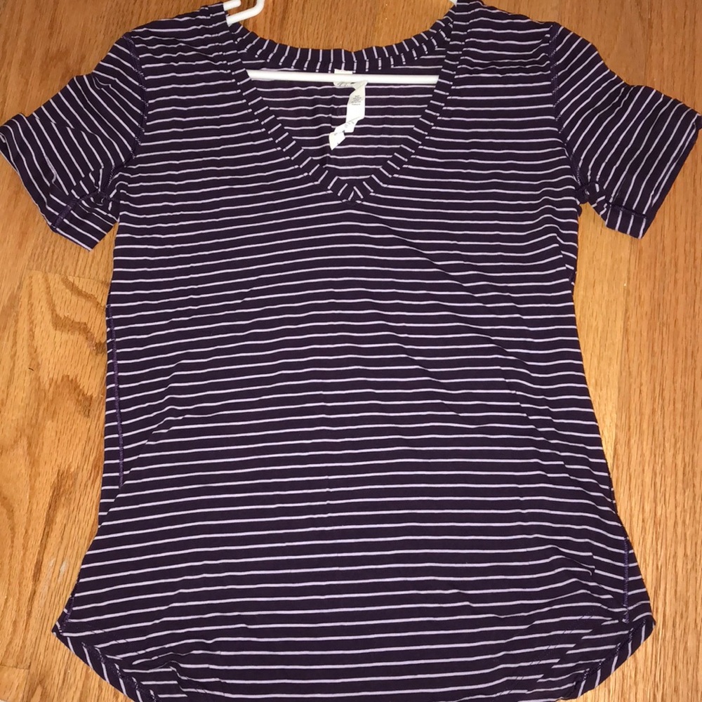 Lulu lemon t shirt